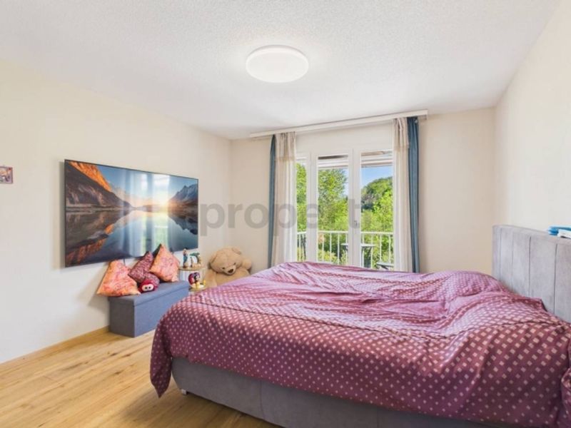 Grosszuegiges 6-Zimmer-Einfamilienhaus mit Pool, Wünnewil - 7
