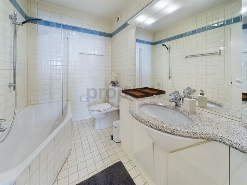 Appartamento ammobiliato di 2,5 locali a Locarno con vista lago e arredi moderni - 5
