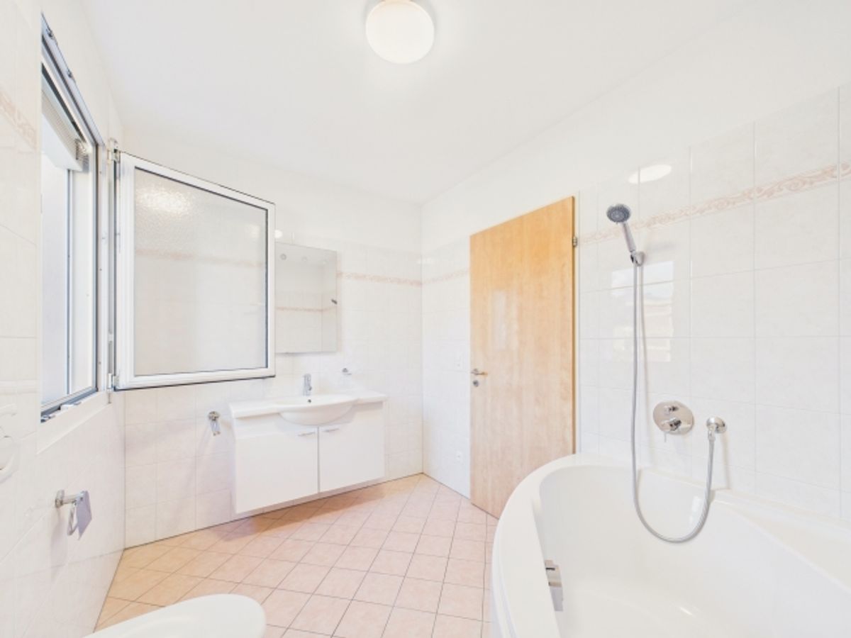 Elegante appartamento di 4.5 locali con vista panoramica e doppia terrazza ad Agno - 4