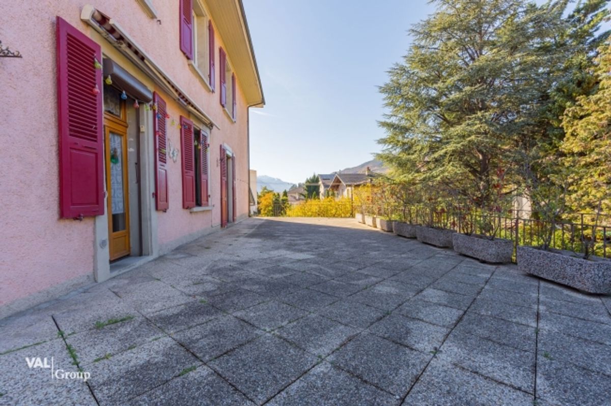 Wohnung 4,5 Zimmer mit 64 m² Kautionswerkstatt, zur Renovierung - 0
