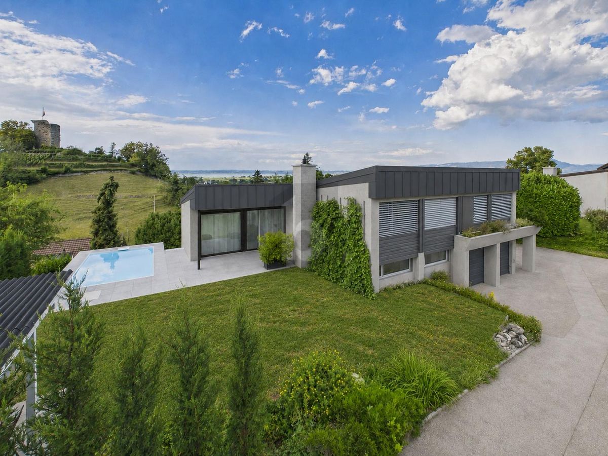 KERNSANIERT MIT GARTEN, POOL UND PANORAMASICHT - 0