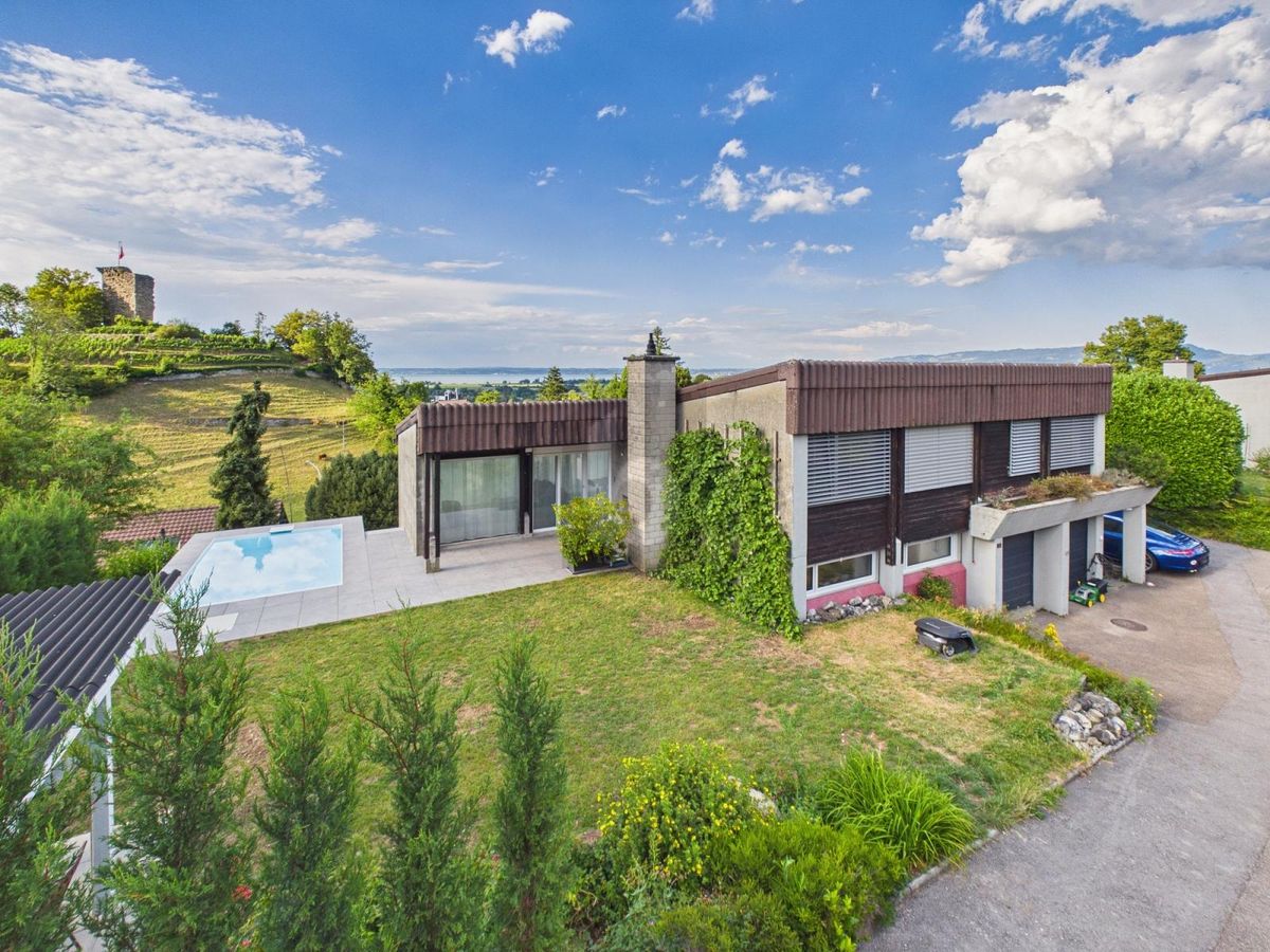 KERNSANIERT MIT GARTEN, POOL UND PANORAMASICHT - 4