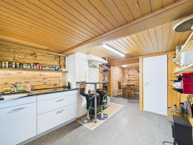 Charmantes Dreifamilienhaus - Perfekt für Freizeit- und Outdooraktivit - 3