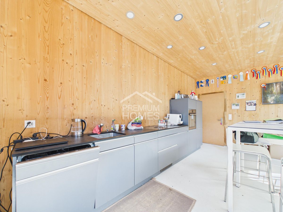 Professionelle Reitanlage mit 24 Boxen, Reithalle und Wohnhaus! - 8
