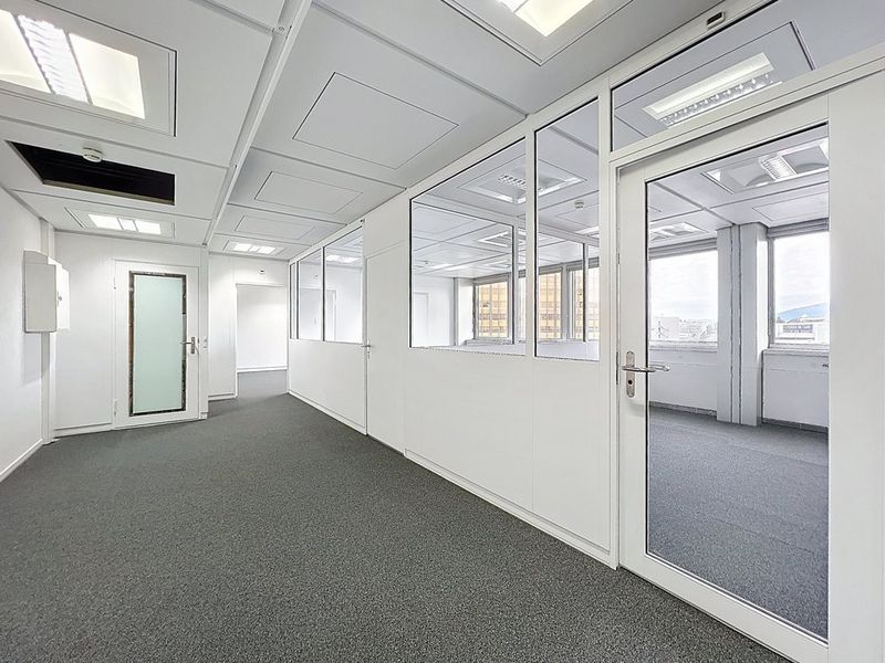 Bureaux rénovés de 161 m2 au 5ème étage - 3