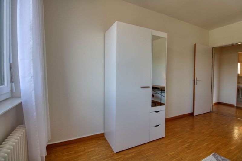 Elegant Coliving with Stunning Lake and Mountain Views - 4