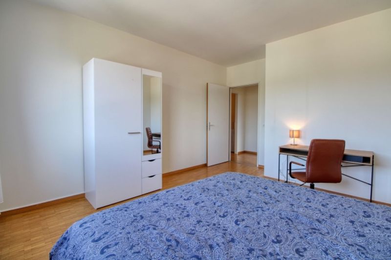 Elegant Coliving with Stunning Lake and Mountain Views - 7