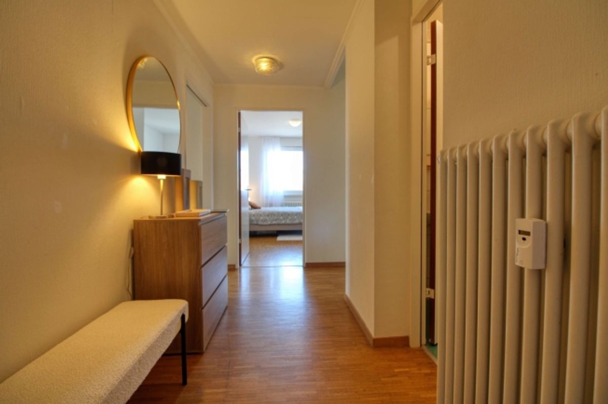 Elegant Coliving with Stunning Lake and Mountain Views - 11