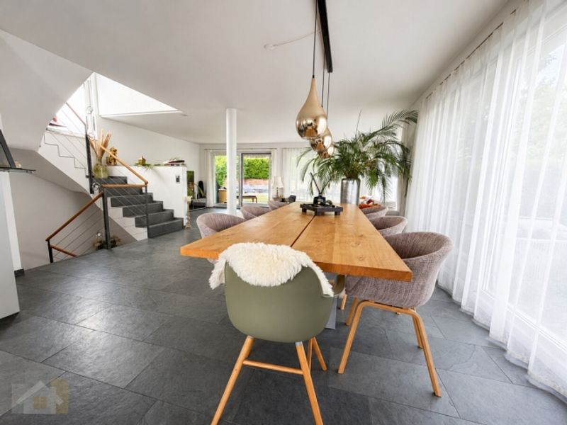 MODERN, FREISTEHEND MIT SEESICHT & BEHEIZBAREM POOL - 7