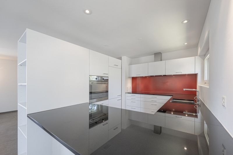 Moderne & geräumige 2.5-Zimmerwohnung mit Einstellplatz - 8