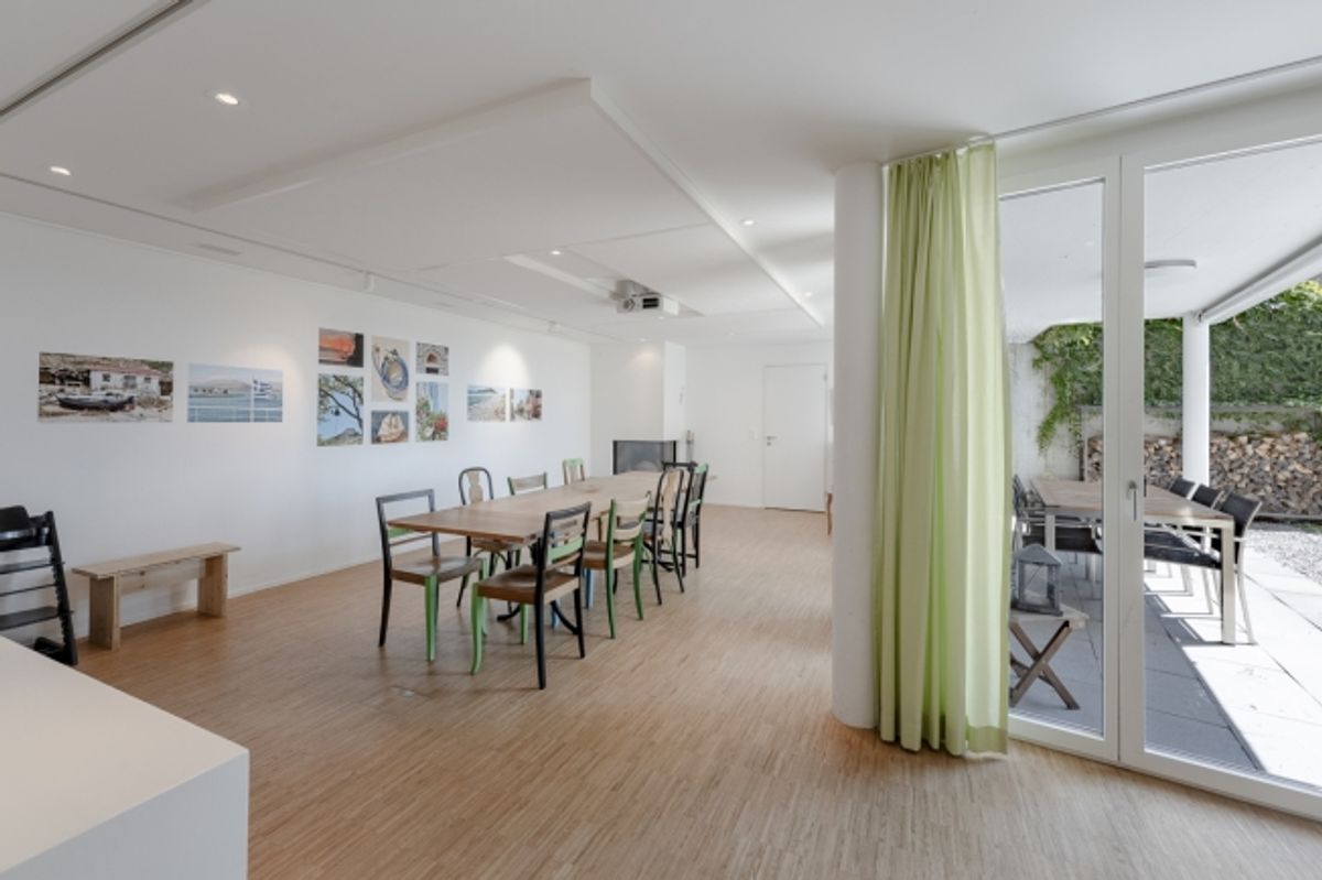 Moderne & geräumige 2.5-Zimmerwohnung mit Einstellplatz - 10