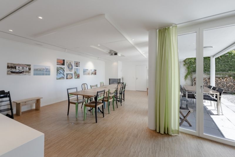 Moderne & geräumige 2.5-Zimmerwohnung mit Einstellplatz - 11