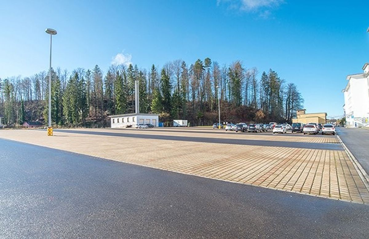 Parkplatz im Freien - 2