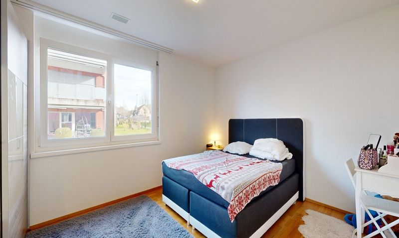Moderne 3.5-Zimmer-Gartenwohnung mit 184 m² Garten und Sitzplatz - 8