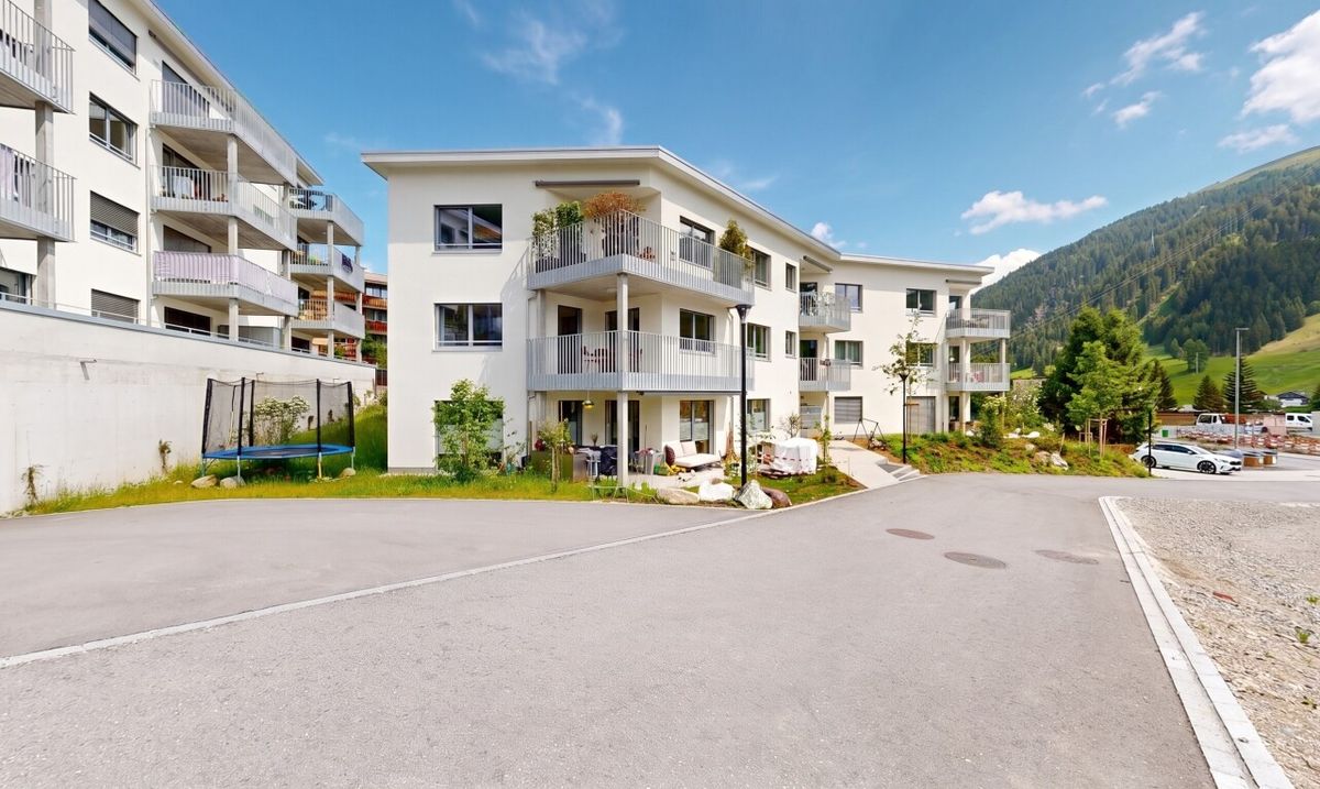 Moderner Wohnkomfort in Davos – Neubau mit grosser Terrasse - 1