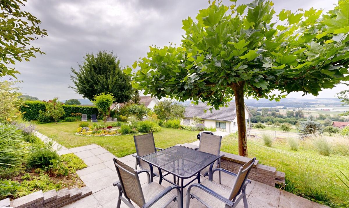 Top gepflegtes 6-Zimmer-Einfamilienhaus mit Weitblick in Uesslingen TG - 1