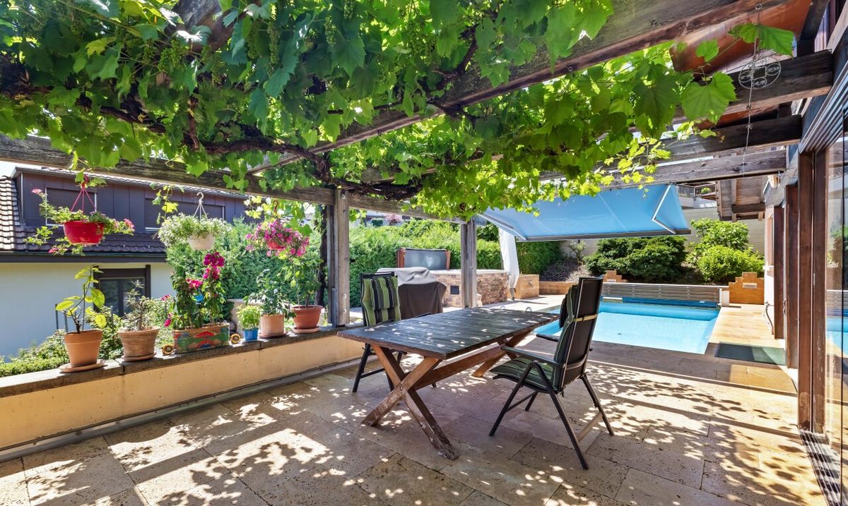 Wohnen mit Aussicht, Pool und besonderem Ambiente - 0
