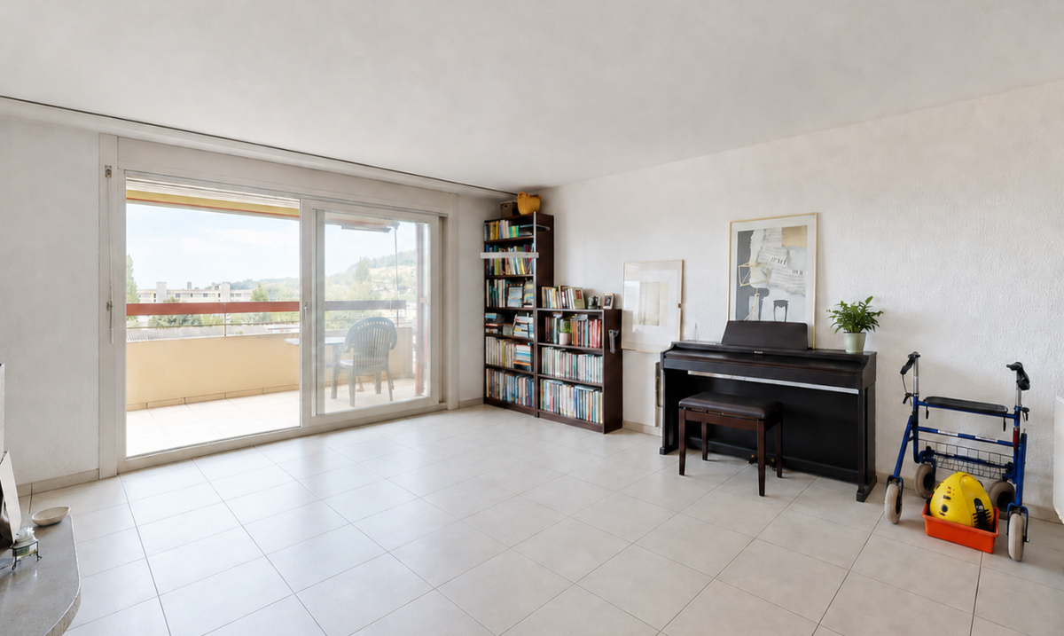 Gepflegte 3.5 Zimmer Wohnung mit Cheminée und Balkon - 0