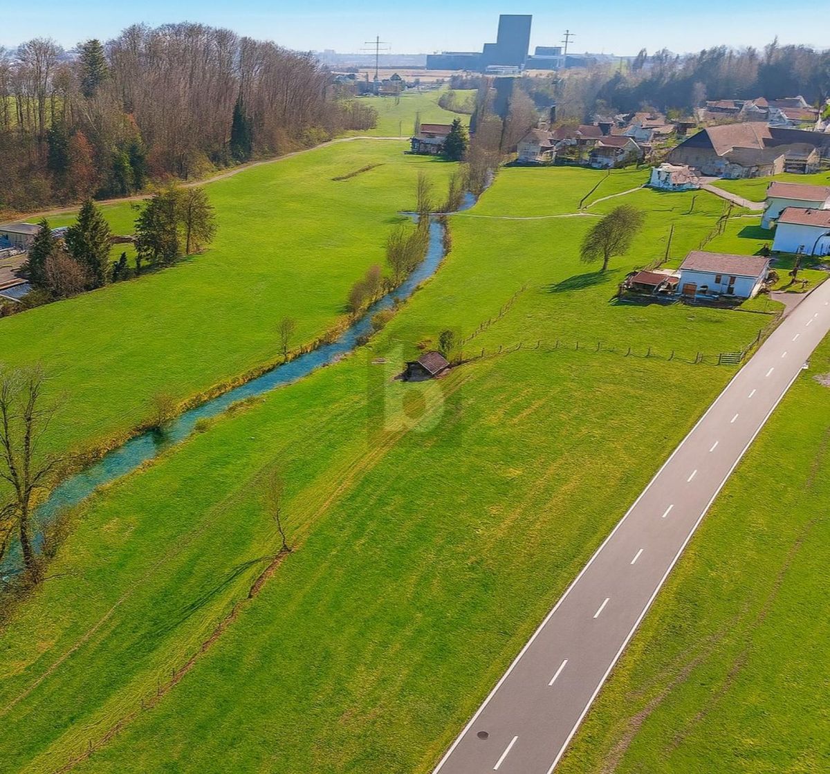 GROSSZÜGIGES BAUPARADIES MIT VIEL FREIRAUM - 0