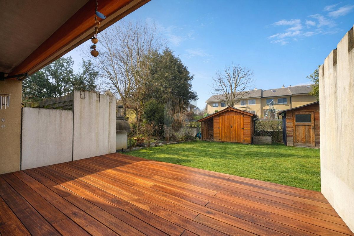 MODERN UND FAMILIENFREUNDLICH MIT GROSSEM GARTEN - 0