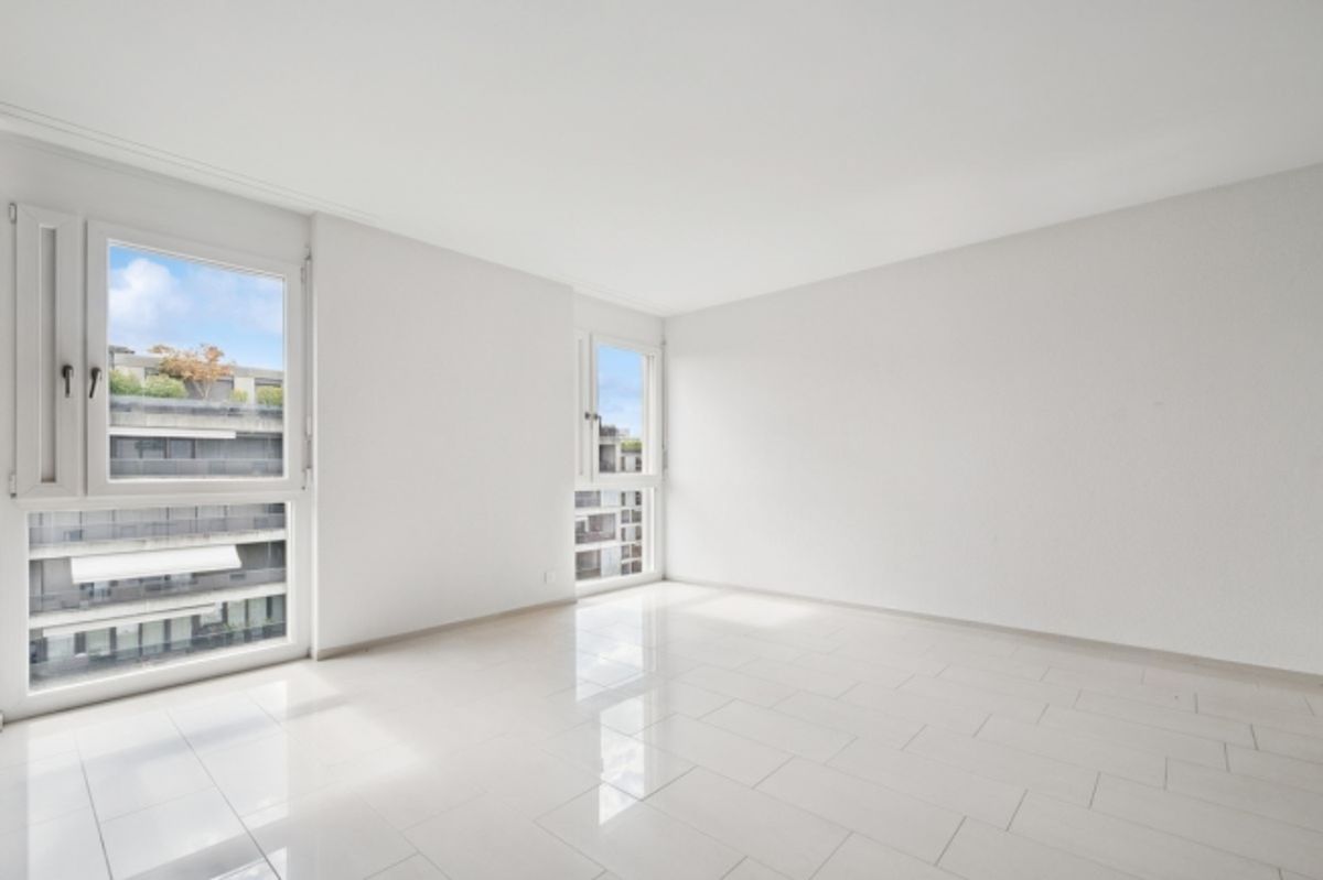 Lichtdurchflutete 3.5-Zimmer Wohnung mit Blick in Zürich inkl. 2 Garagenstellplätze - 3