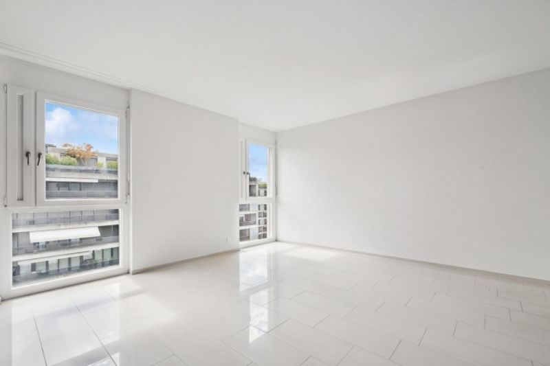 Lichtdurchflutete 3.5-Zimmer Wohnung mit Blick in Zürich inkl. 2 Garagenstellplätze - 4