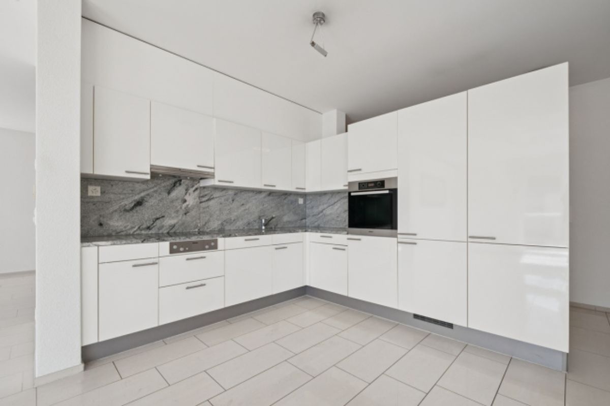 Lichtdurchflutete 3.5-Zimmer Wohnung mit Blick in Zürich inkl. 2 Garagenstellplätze - 4