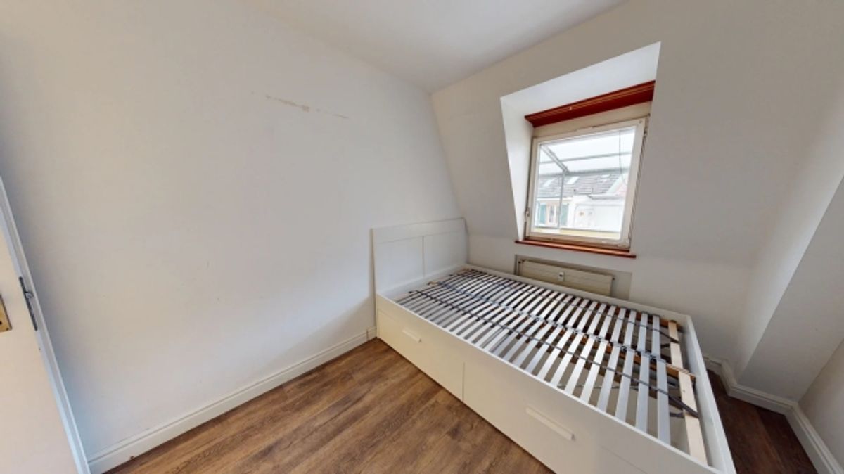 Furnished room in modernised apartment in a top location - 0