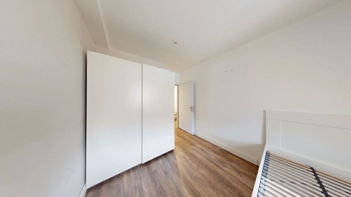 Furnished room in modernised apartment in a top location - 2