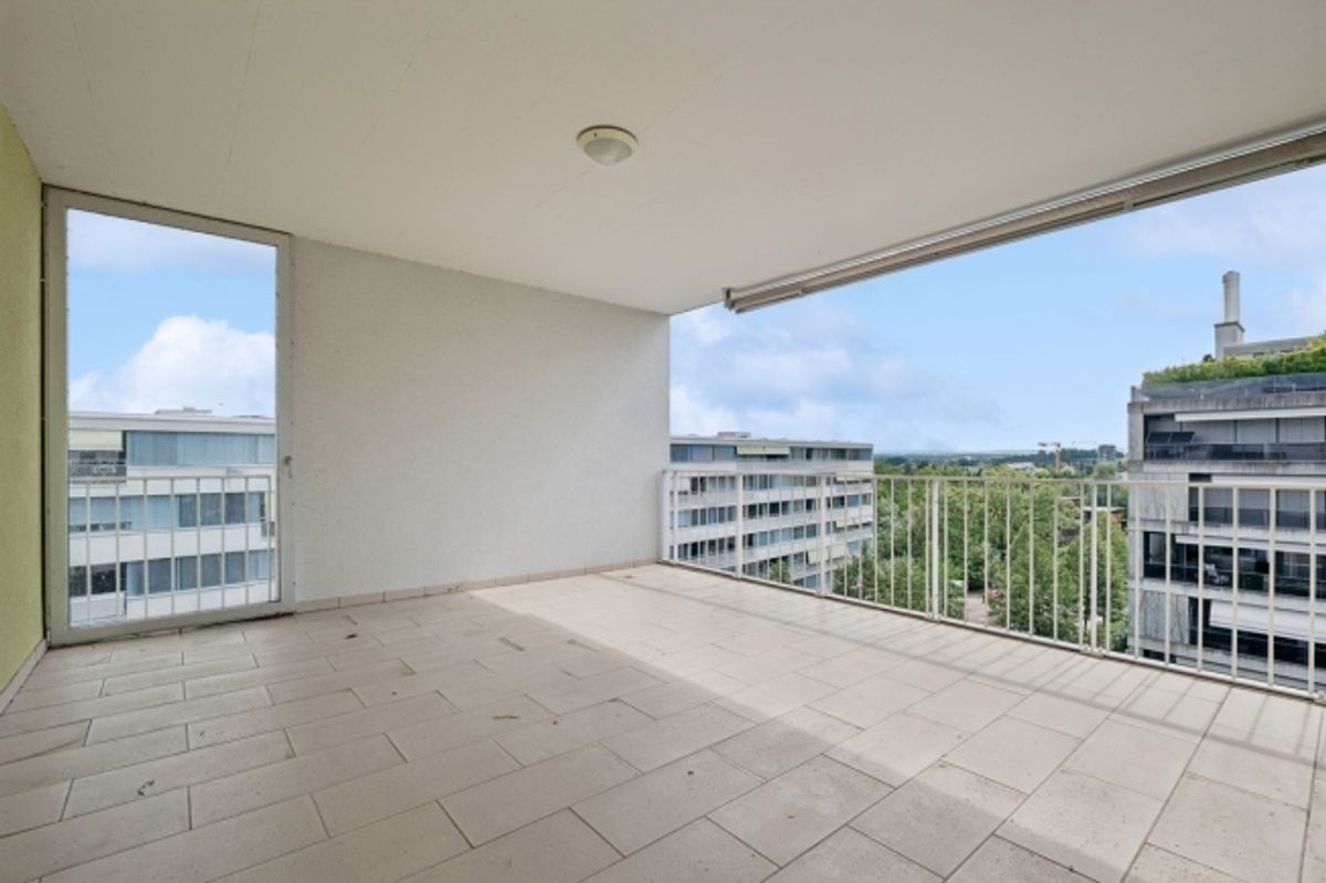 Lichtdurchflutete 3.5-Zimmer Wohnung mit Blick in Zürich inkl. 2 Garagenstellplätze - 1