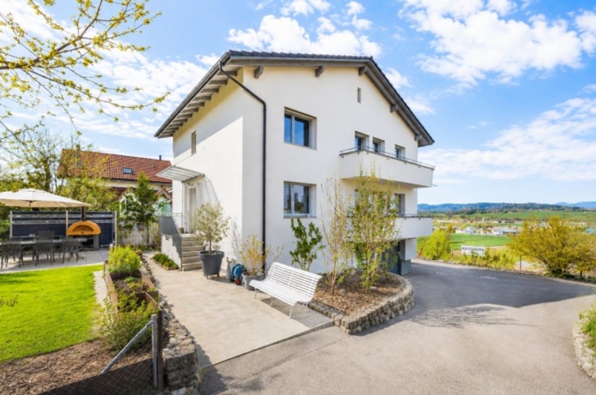 *RESERVIERT* Exklusives Wohnerlebnis mit Weitblick Modernisiertes Raumwunder in Belp - 0
