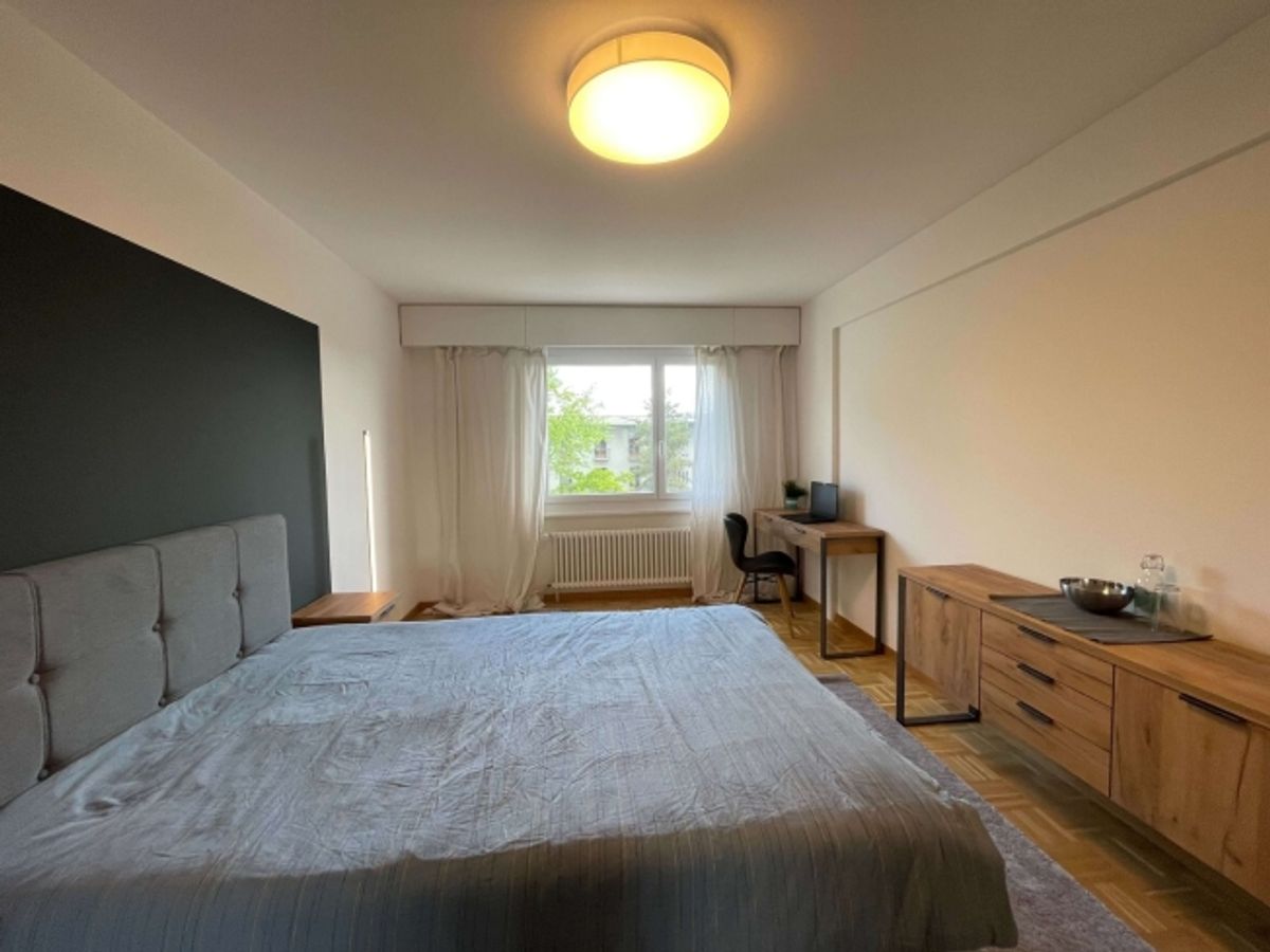 Furnished room in modernised apartment in a top location - 1