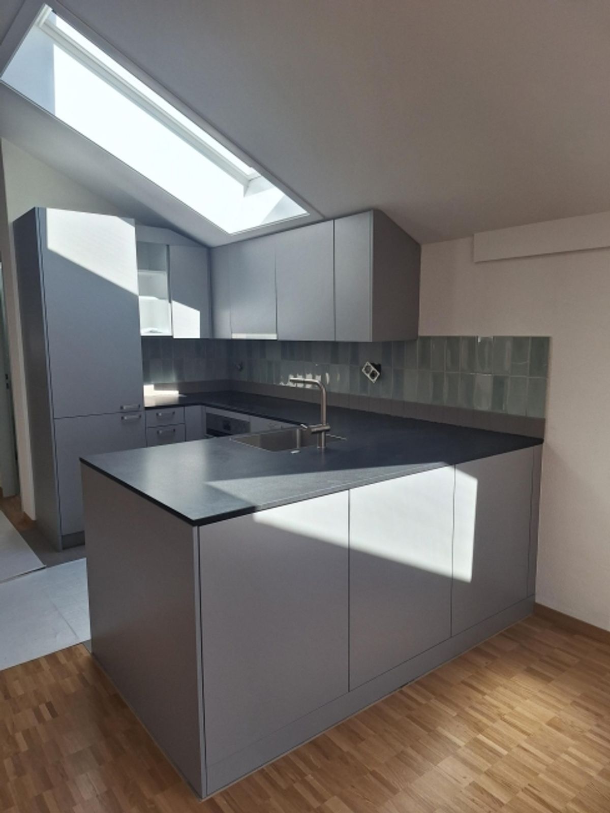 Mieten ohne Kaution - Wohnen im Grünen in einer stilvollen Dachwohnung - 3