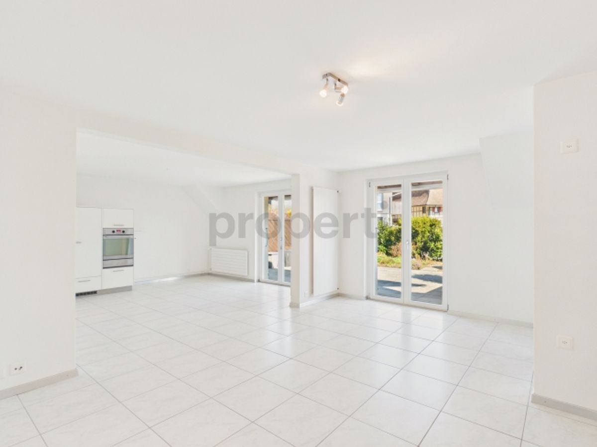Moderne 3.5-Zimmer-Wohnung mit grosszügigem Grundriss und sonnigem Aussenbereich in Utzigen - 3