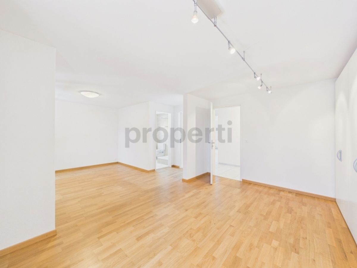 Moderne 3.5-Zimmer-Wohnung mit grosszügigem Grundriss und sonnigem Aussenbereich in Utzigen - 8