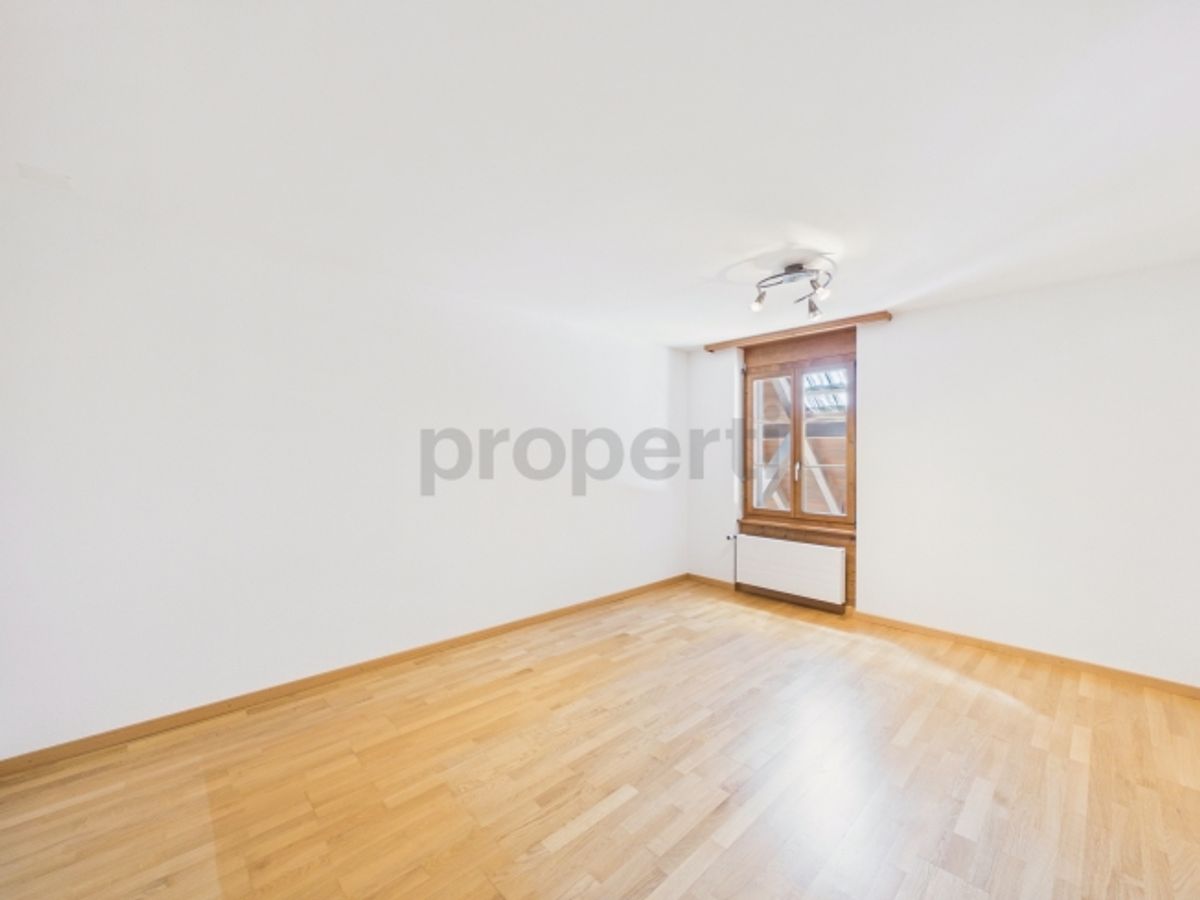 Moderne 3.5-Zimmer-Wohnung mit grosszügigem Grundriss und sonnigem Aussenbereich in Utzigen - 10