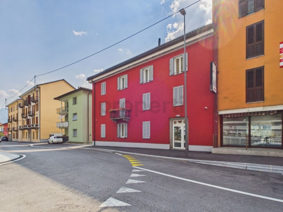 Esclusiva opportunità d'investimento  Palazzina a reddito di fronte alla stazione di Biasca - 0