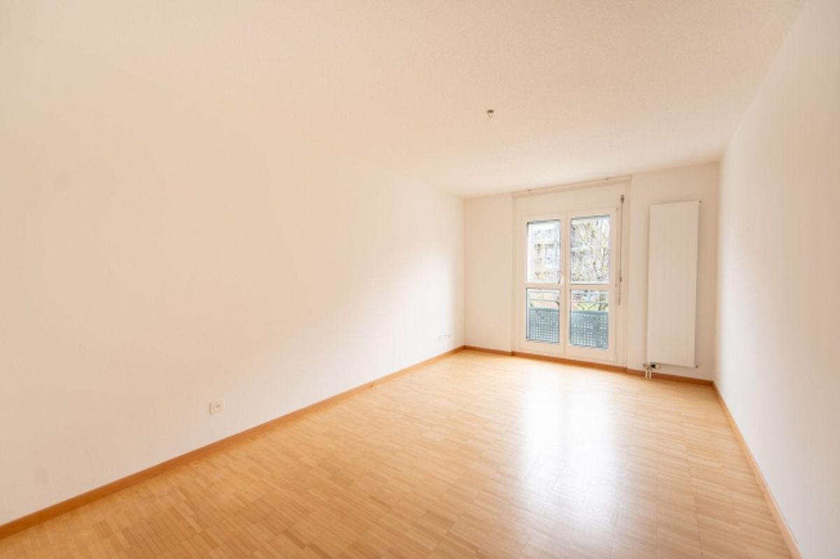 Wohnen mit Komfort eigene Waschmaschine, grosser Balkon & viel Platz - 9