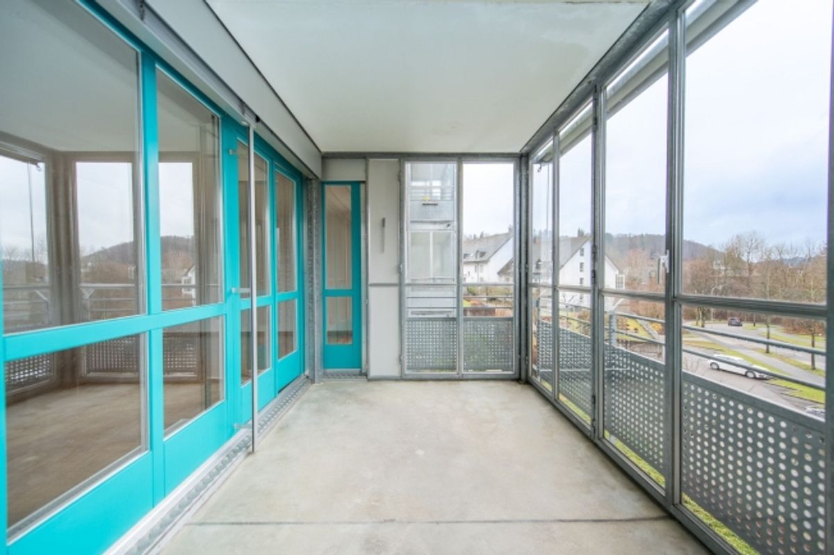 Wohnen mit Komfort eigene Waschmaschine, grosser Balkon & viel Platz - 11