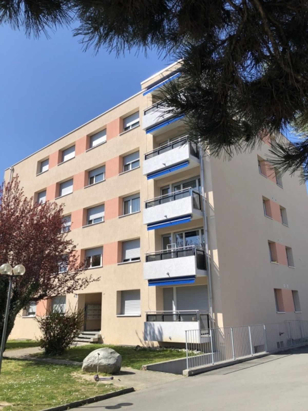 3,5-Zimmer-Wohnung im 4. Stock – CHAVANNES-RENENS - 0