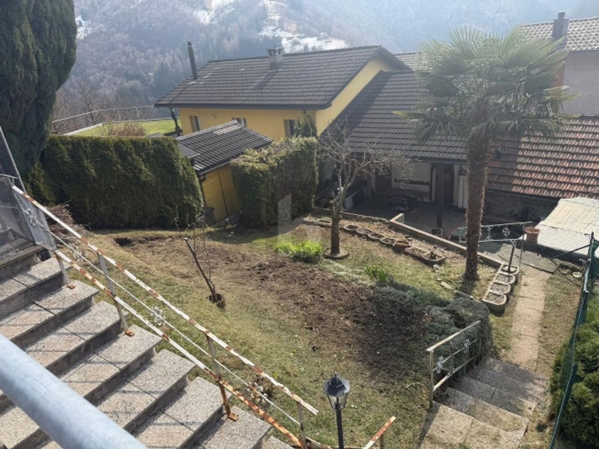 ACCOGLIENTE CON GIARDINO E VERANDA - 0