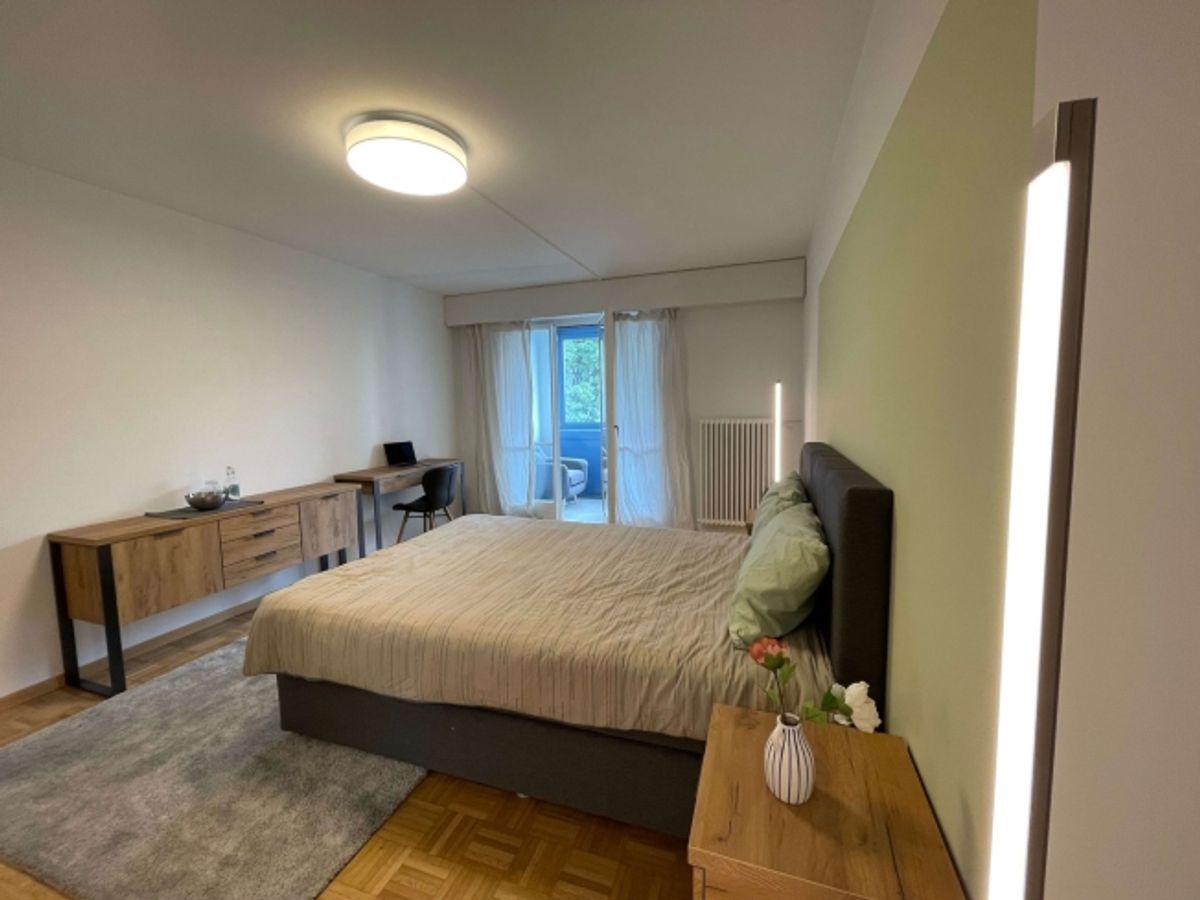 Furnished room in modernised apartment in a top location - 1