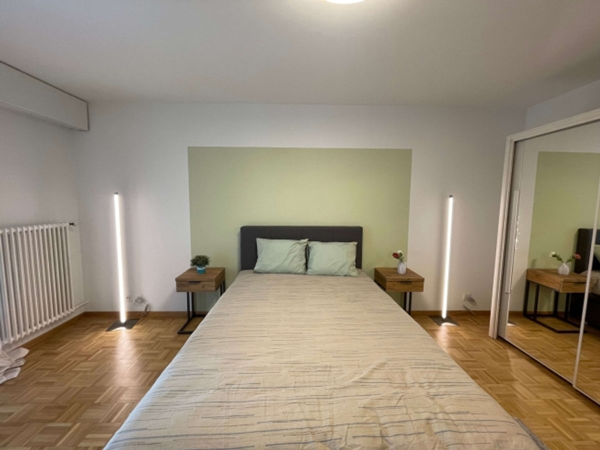 Furnished room in modernised apartment in a top location - 2