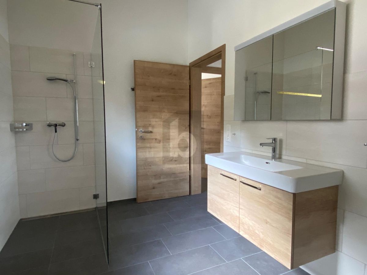 NEUBAU! FAMILIENFREUNDLICH IM GRÜNEN - 3