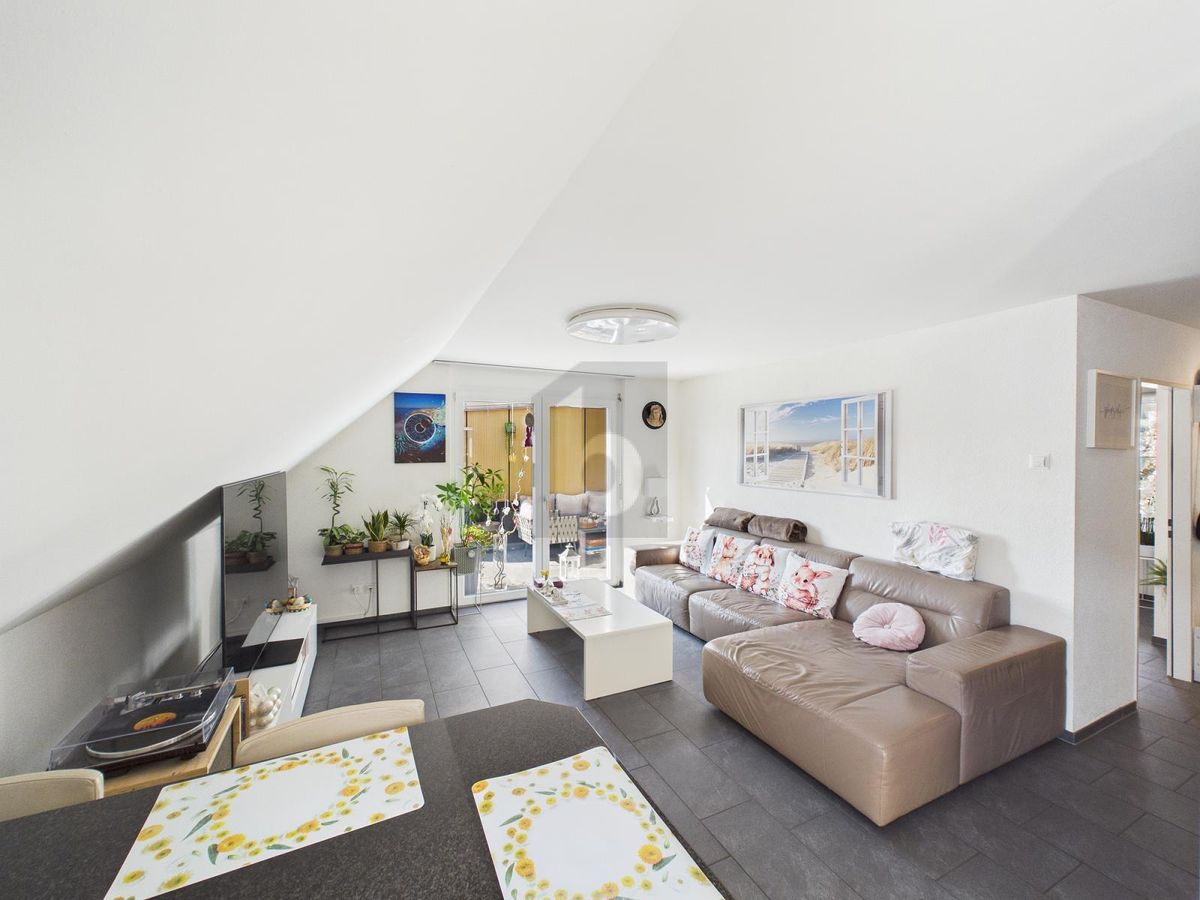 RUHIG MIT LIFT UND VERGLASTEM BALKON - 1