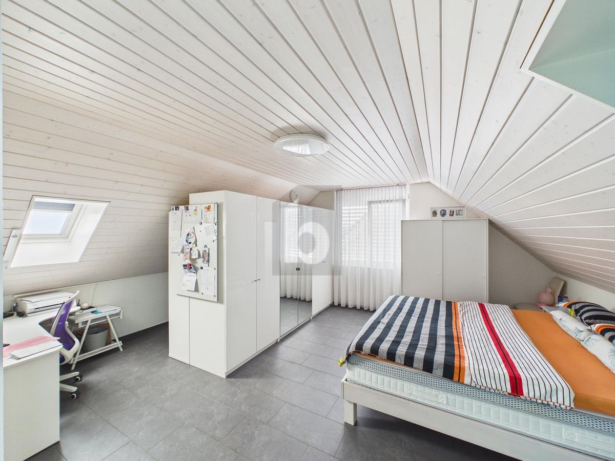 RUHIG MIT LIFT UND VERGLASTEM BALKON - 3