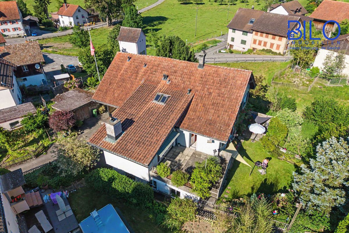 Charaktervolles Einfamilienhaus mit Einliegerwohnung auf einmaligem 1'670 m² Grundstück - 0