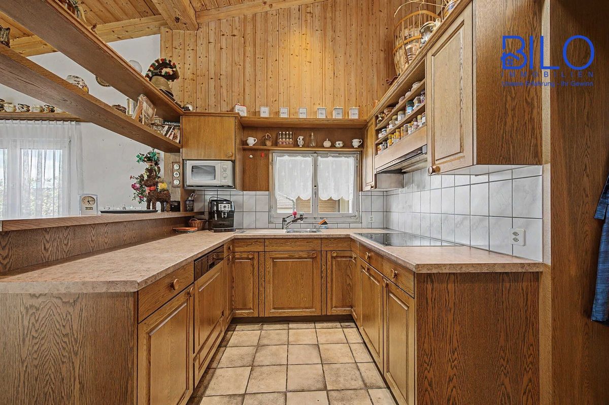 Charaktervolles Einfamilienhaus mit Einliegerwohnung auf einmaligem 1'670 m² Grundstück - 2