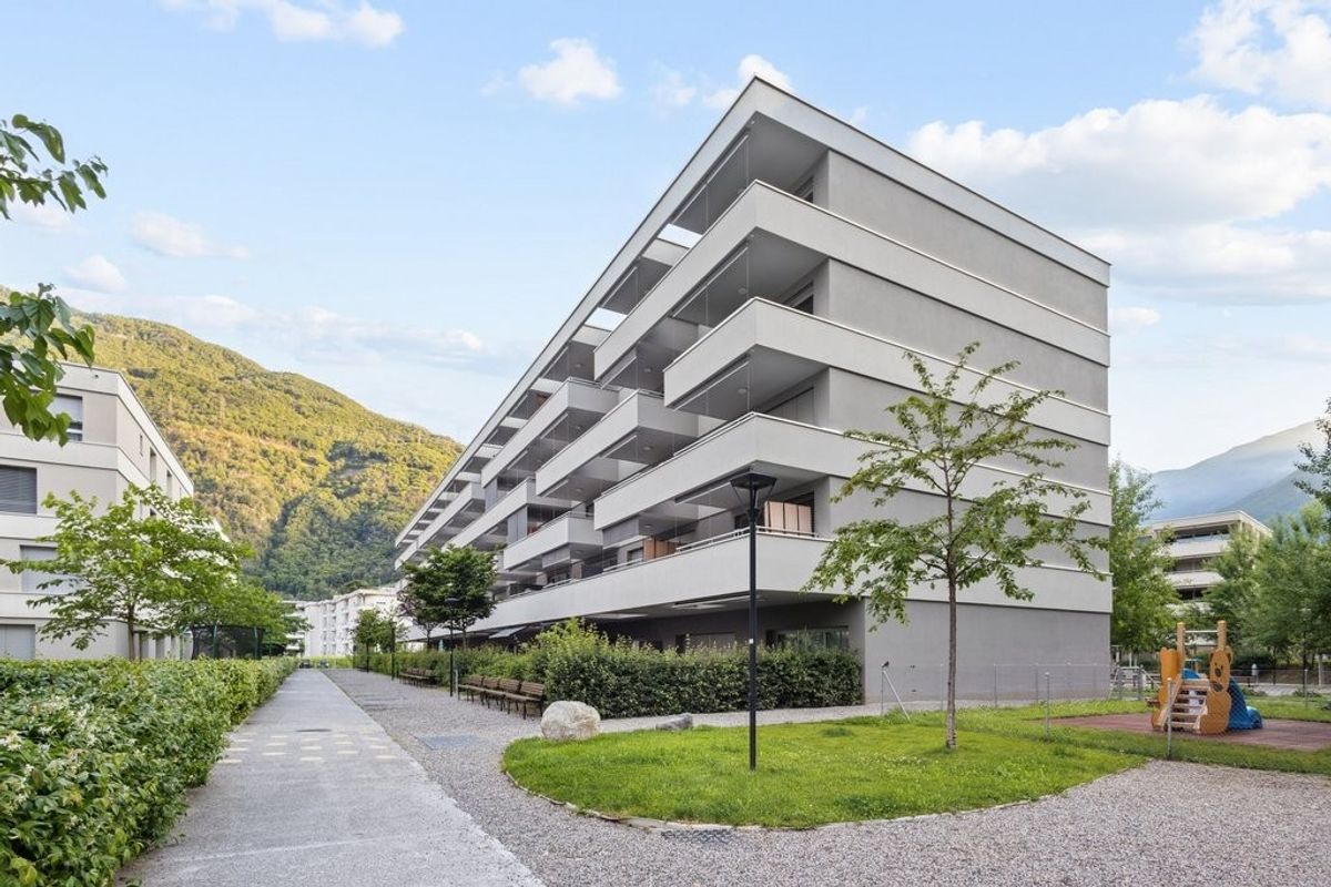 Affittasi spazioso e moderno 3.5 locali, immerso nel verde - 1