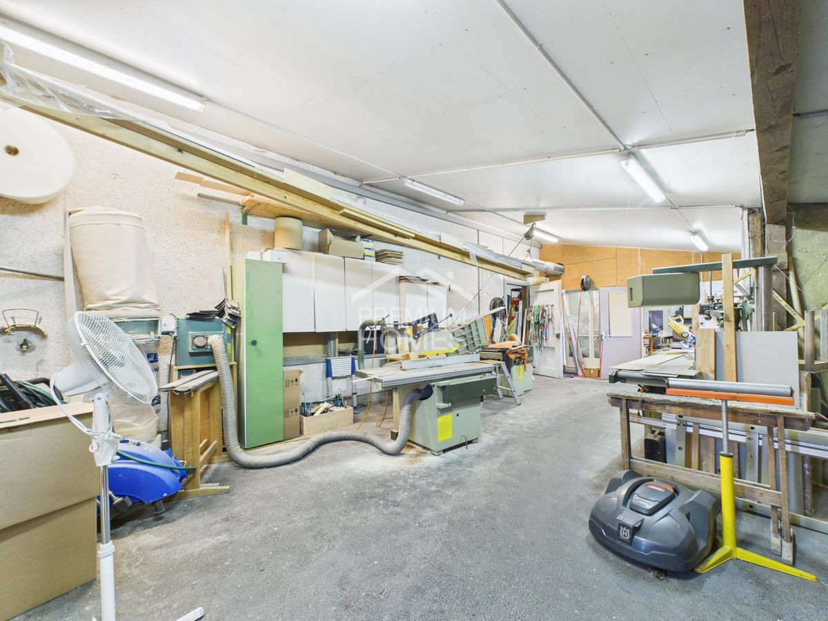 Grosszügige Gewerbeliegenschaft mit Wohnhaus - 1